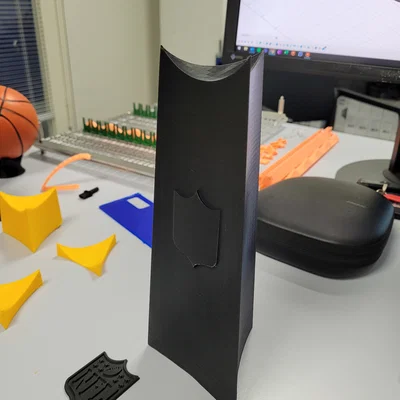 Giá đỡ bóng bầu dục phong cách cúp Lombardi in 3D siêu đẹp