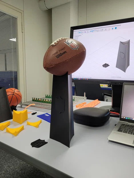 Giá đỡ bóng bầu dục phong cách cúp Lombardi in 3D siêu đẹp - Image 2
