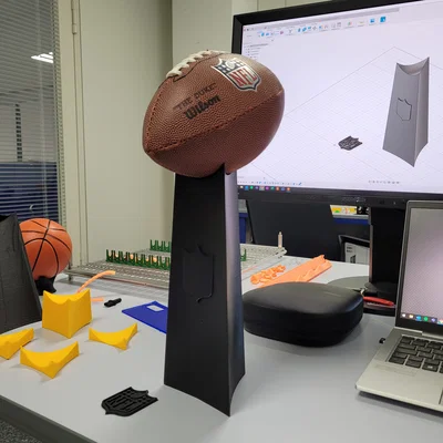 Giá đỡ bóng bầu dục phong cách cúp Lombardi in 3D siêu đẹp