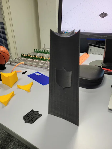 Giá đỡ bóng bầu dục phong cách cúp Lombardi in 3D siêu đẹp - Image 3