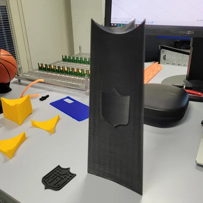 Giá đỡ bóng bầu dục phong cách cúp Lombardi in 3D siêu đẹp