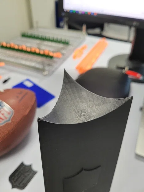 Giá đỡ bóng bầu dục phong cách cúp Lombardi in 3D siêu đẹp - Image 4
