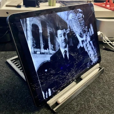 Giá đỡ tablet gập gọn cải tiến (Better Folding Tablet Stand)