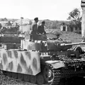 Mô hình xe tăng Panzer III tỉ lệ 1/100 với giáp hông gia cố - Thumbnail 1