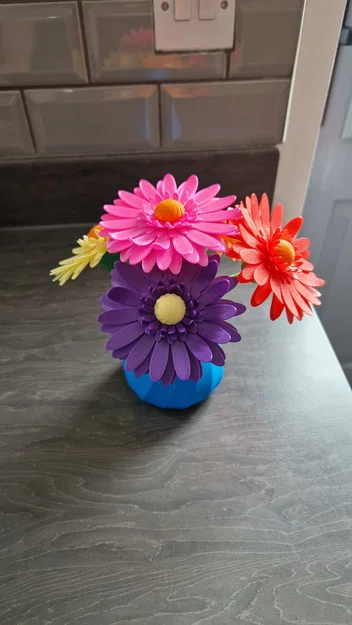 Bó hoa Gerbera nhiều màu kèm bình cắm - Image 2