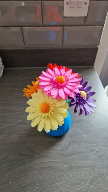 Bó hoa Gerbera nhiều màu kèm bình cắm - Image 3