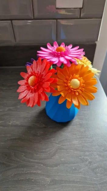 Bó hoa Gerbera nhiều màu kèm bình cắm - Image 5