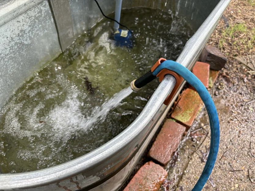 Kẹp giữ ống nước cho stock tank (Stock tank hose holder) - Image 2