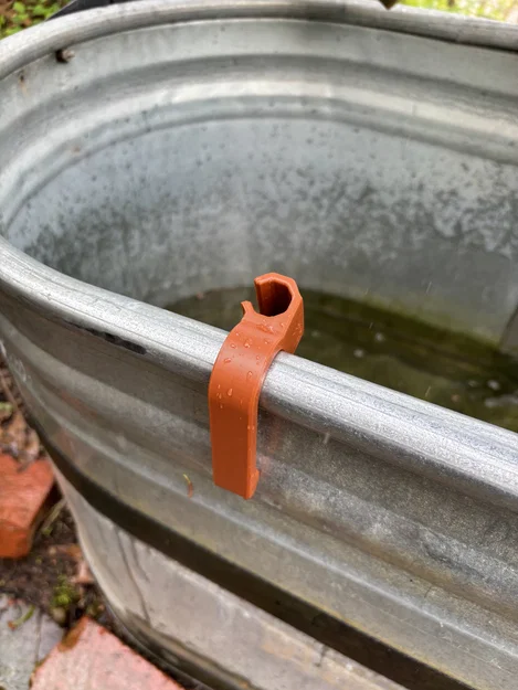 Kẹp giữ ống nước cho stock tank (Stock tank hose holder) - Image 3