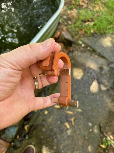 Kẹp giữ ống nước cho stock tank (Stock tank hose holder) - Image 6