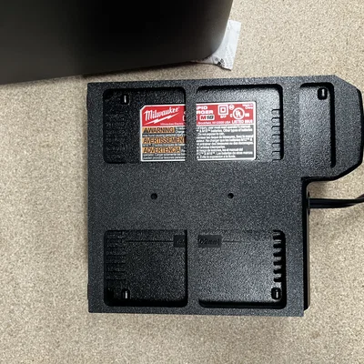 Giá treo tường sạc Milwaukee M12/M18 ổn định (Stabilized Wall Mount)