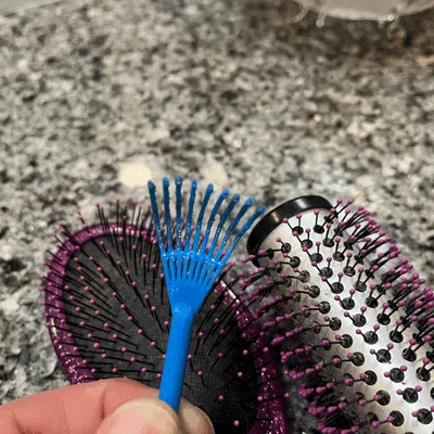 Dụng cụ cào làm sạch tóc trên lược (Hair Removal Rake) tiện lợi
