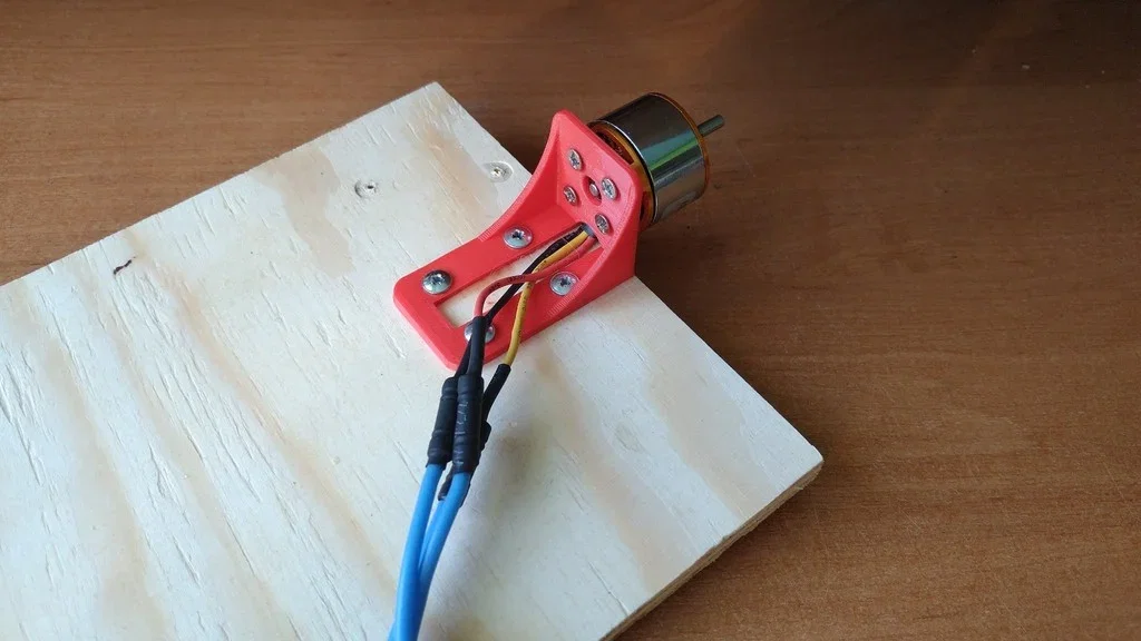 Ngàm gắn motor A2212 BLDC có rãnh đi dây (cables channel) - Image 1