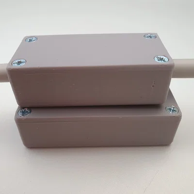 Hộp nối điện dẹt để nối 2 dây cáp (Flat connection box for 2-cable connection)