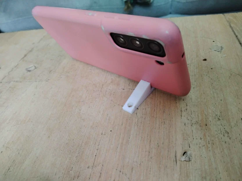 Giá đỡ điện thoại mini kiêm móc khóa siêu gọn - File in 3D hữu ích - Image 1