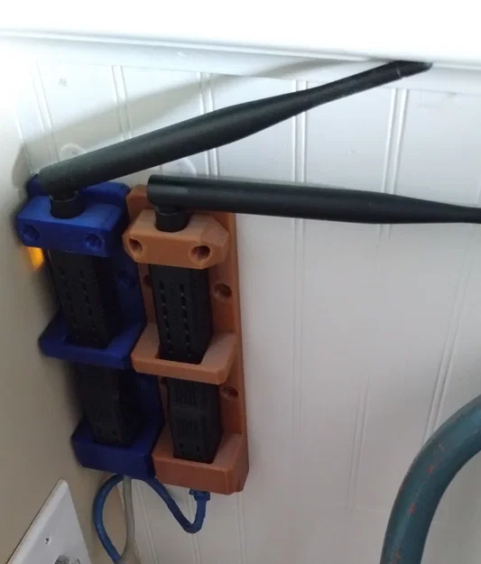 Ngàm treo tường cho smlight SLZB-06 PoE Zigbee coordinator - Image 1