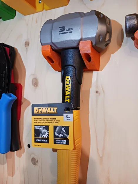 Giá treo tường móc búa tạ DeWalt 3lb (DeWalt Slegde Hammer 3lb Hook Wall Mount) - Image 1