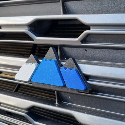 Huy hiệu lưới tản nhiệt Toyota hình núi (Toyota mountain grille badge)