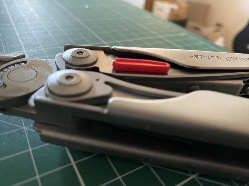 Nút gạt mở lưỡi dao tùy chỉnh cho Leatherman Surge in 3D - Image 1