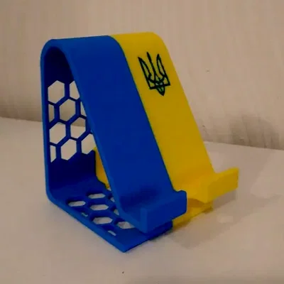 Đỡ điện thoại “Support Ukraine (and your phone)”