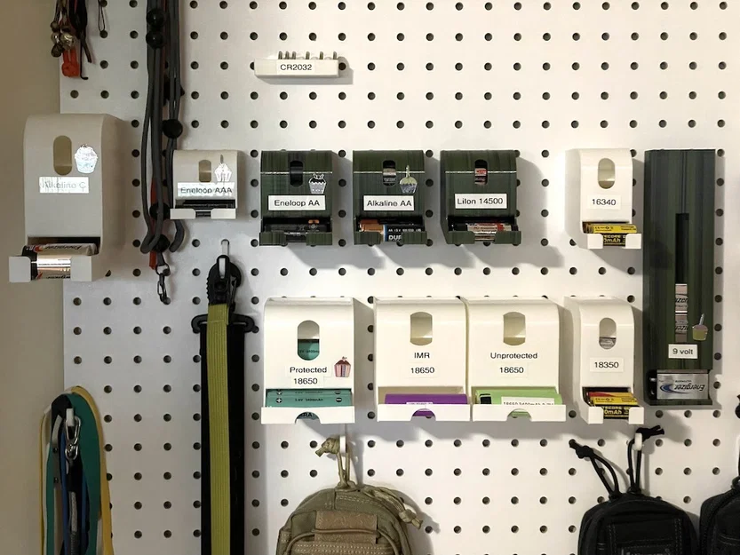 Khay pin gắn pegboard (Battery trays for pegboard) - Image 1