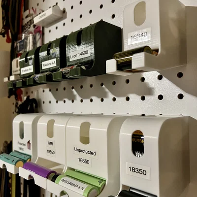 Khay nhả pin gắn pegboard (Pegboard battery dispensers)