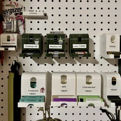 Khay nhả pin gắn pegboard (Pegboard battery dispensers)
