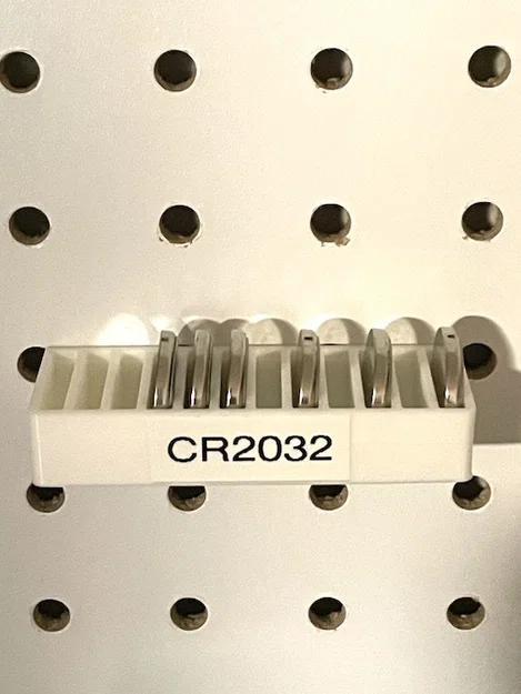 Khay pin gắn pegboard (Battery trays for pegboard) - Image 5