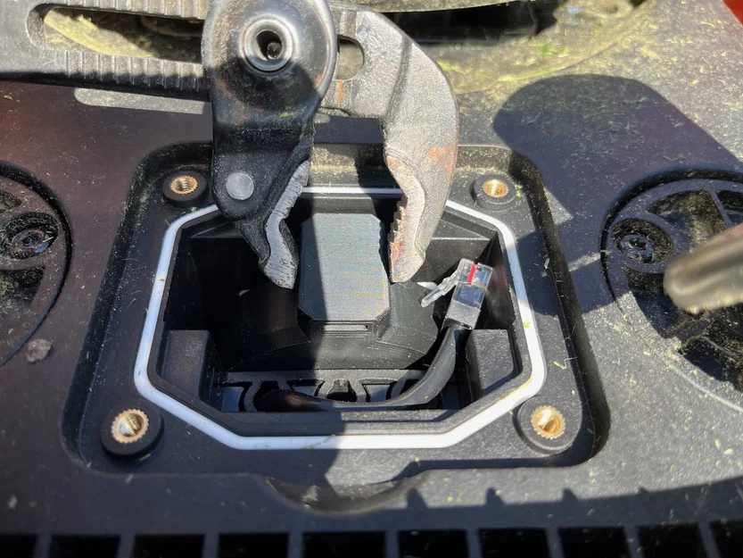 Giá đỡ AirTag cho Segway Navimow i-series - Image 7