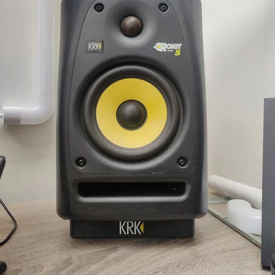 Đế kê loa nghiêng cho KRK Rokit 5 (Speaker Stand) in 3D