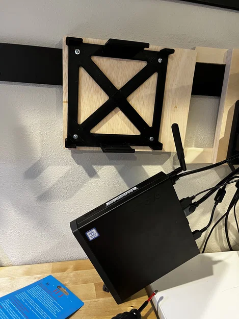 Ngàm treo tường mini PC ThinkCenter 720q - Image 1