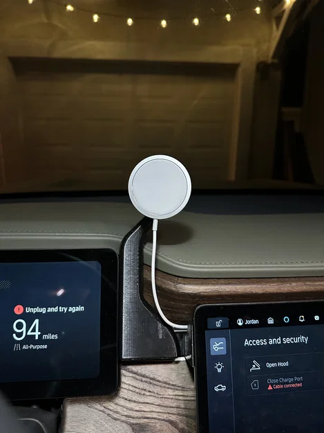 Giá đỡ điện thoại cho Rivian (Phone Mount for Rivian) - Image 1