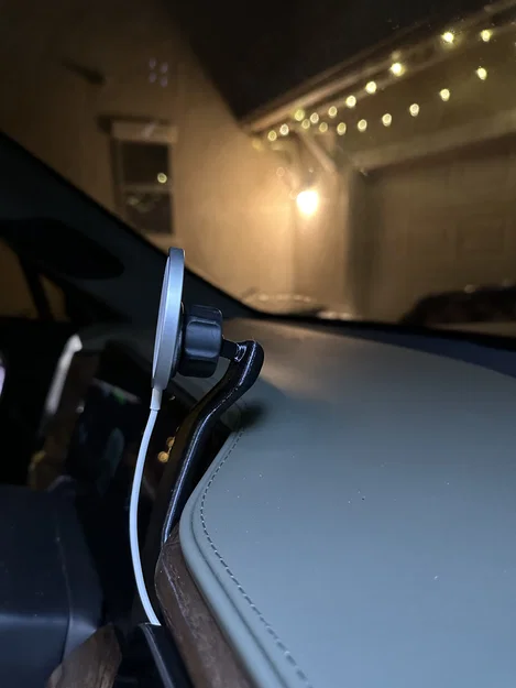 Giá đỡ điện thoại cho Rivian (Phone Mount for Rivian) - Image 3