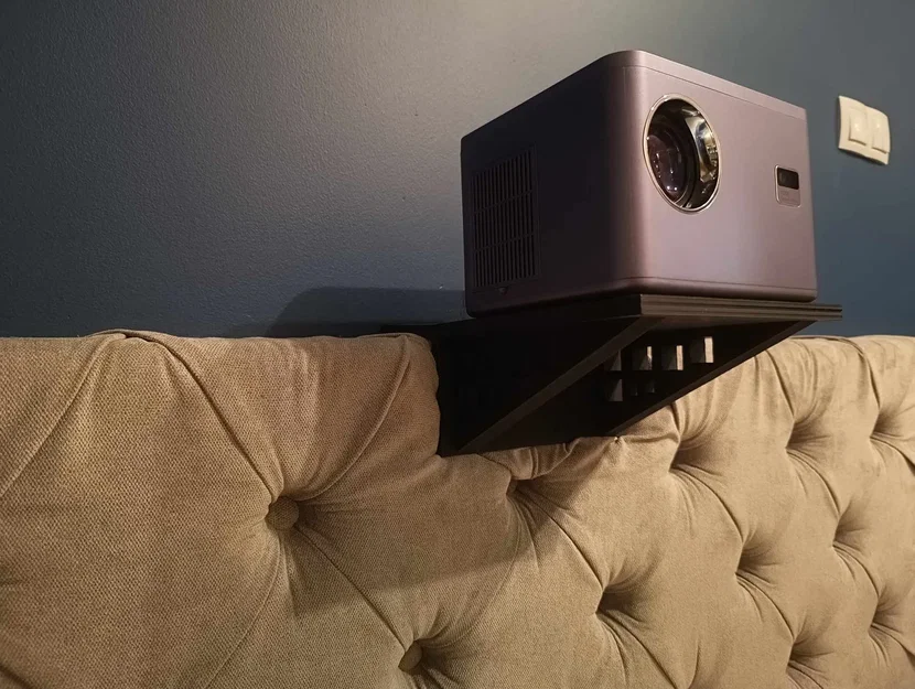 Kệ treo máy chiếu gắn đầu giường thông minh - Dự án in 3D hữu ích - Image 1