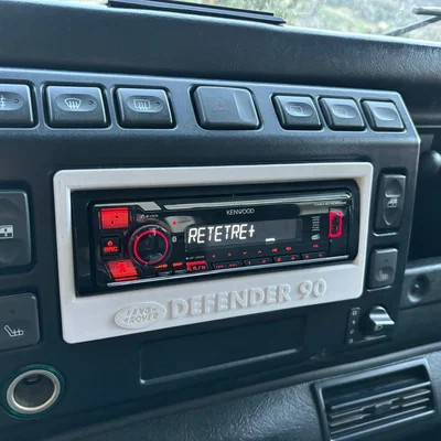 Khung giữ radio cho Land Rover Defender 90/110 TD5