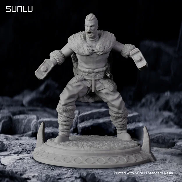 Viking_pose01_SUNLU – Mô hình Viking cầm búa in resin - Image 1
