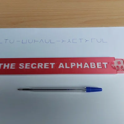 Bộ khuôn vẽ The Sectret Alphabet for child