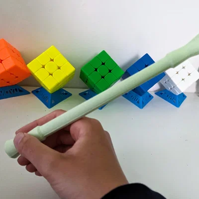 Pen spinner (đồ chơi xoay bút)