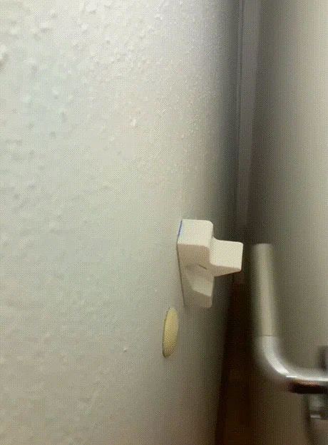 Chốt giữ tay nắm cửa (door handle catch) - Image 2