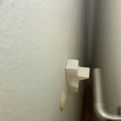 Chốt giữ tay nắm cửa (door handle catch)