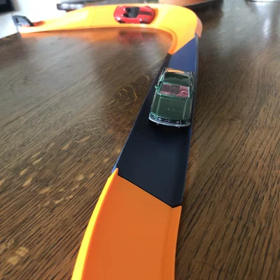 Đường đua Hot Wheels tuỳ biến dạng dẻo (Flexible Custom Hot Wheels Track)