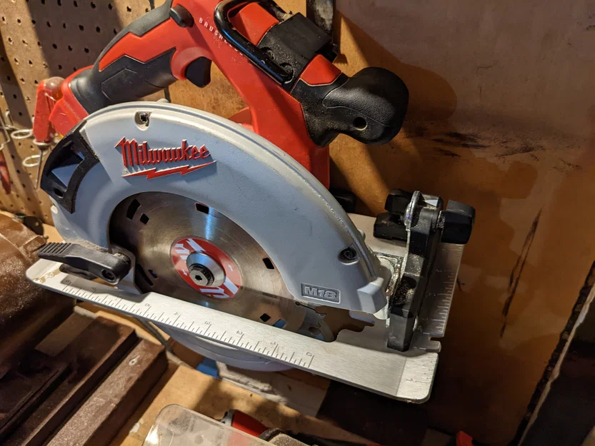 Giá treo máy cưa Milwaukee M18 7 1/4" (Circular Saw Mount) - Image 1