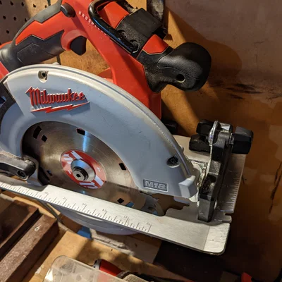 Giá treo máy cưa Milwaukee M18 7 1/4" (Circular Saw Mount)