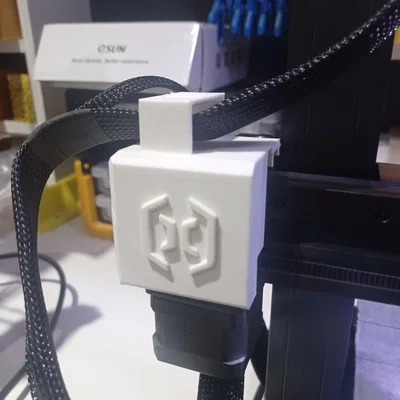 Artillery Sidewinder X4 Pro/Plus - Dẫn hướng dây extruder trên vỏ trái