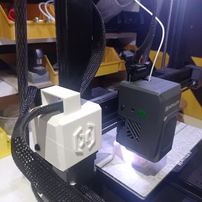 Artillery Sidewinder X4 Pro/Plus - Dẫn hướng dây extruder trên vỏ trái