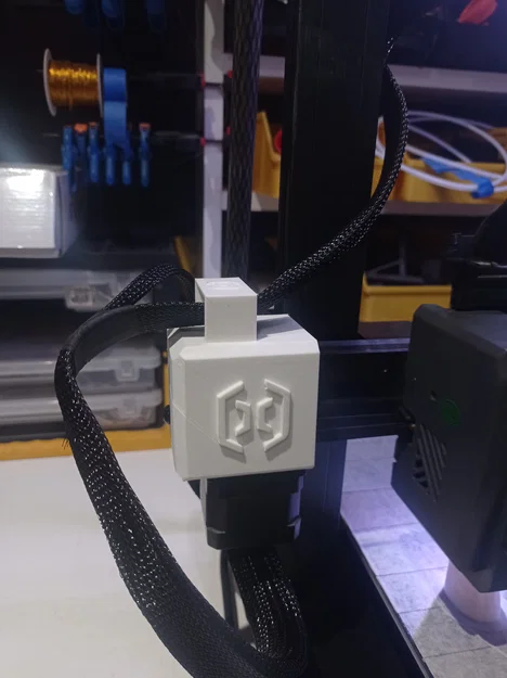 Artillery Sidewinder X4 Pro/Plus - Dẫn hướng dây extruder trên vỏ trái - Image 3