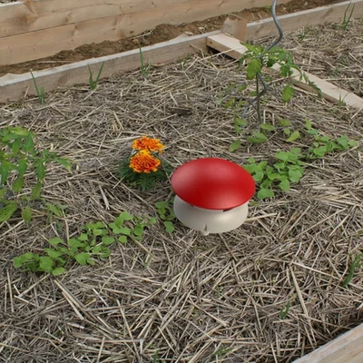 Bẫy sên hình nấm (Mushroom slug trap / Piège à limaces Champignon)