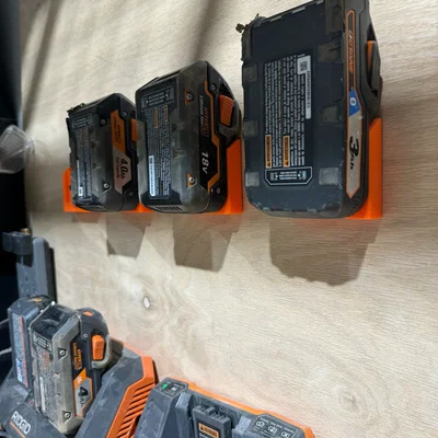 Giá treo pin Rigid gắn tường (Rigid Battery Mount) - Giải pháp lưu trữ 3D