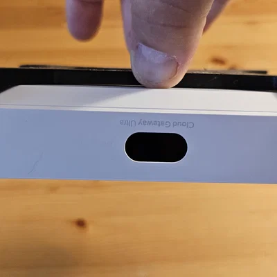 Giá treo UniFi UCG Ultra tương thích bảng treo IKEA SKÅDIS