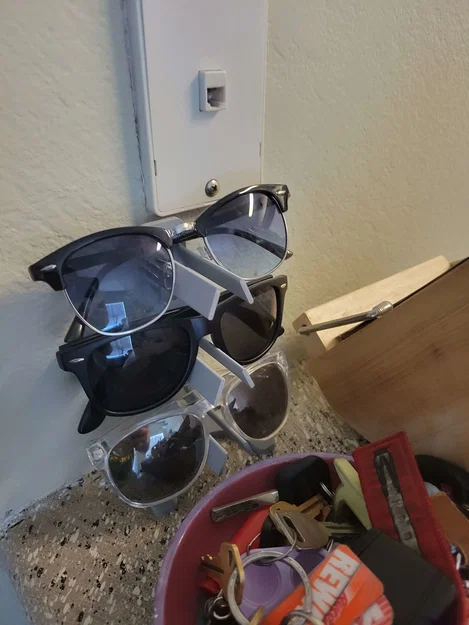 Giá đỡ kính mát (Sunglasses Stand) - Image 1